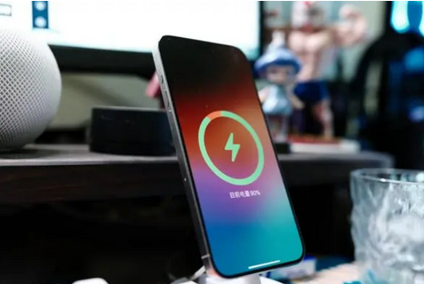 南区街道苹果15换屏服务分享用什么充电器给iPhone15充电更好 